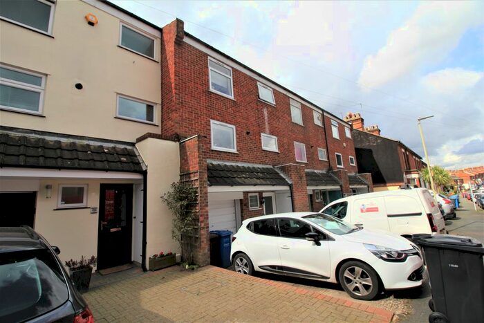 3 Bedroom Town House To Rent In Bury Street, Norwich, NR2