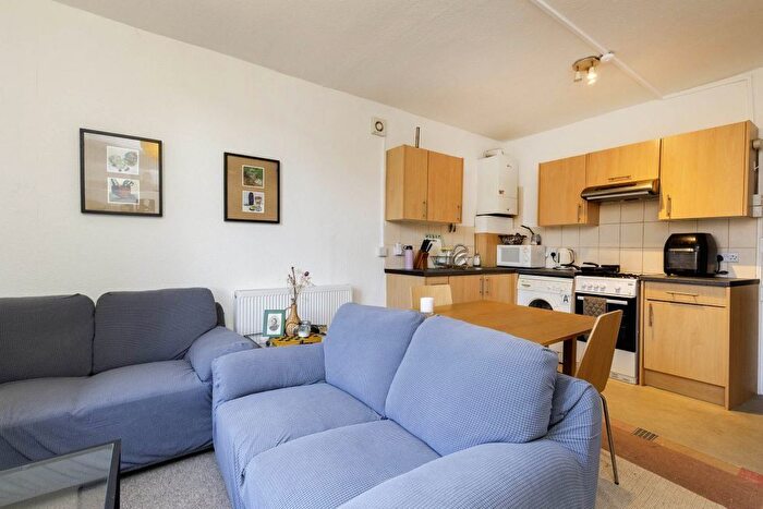 1 Bedroom Flat To Rent In Grosvenor Gardens, Willesden Green, NW2