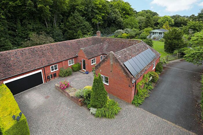 4 Bedroom Semi-Detached Bungalow For Sale In Sandwich Road, Nonington, CT15