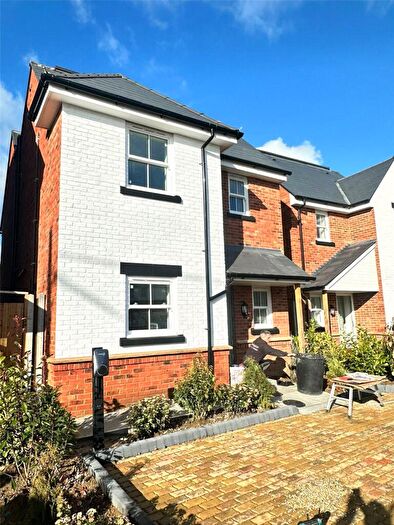 4 Bedroom Detached House To Rent In The Street, Upper Stoke, Rochester, Kent, ME3