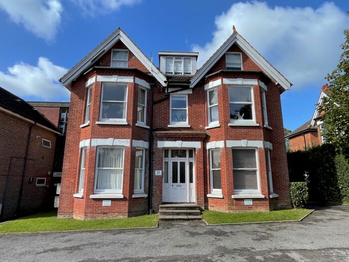 1 Bedroom Apartment To Rent In Hazelgrove Road, Haywards Heath, RH16