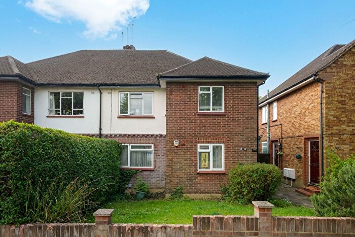 2 Bedroom Flat For Sale In Chamberlain Way, Pinner, HA5
