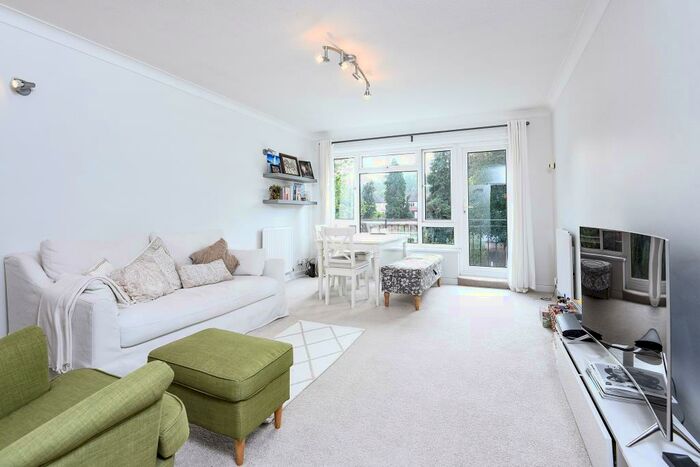 2 Bedroom Apartment To Rent In Lovelace Road, Surbiton, KT6