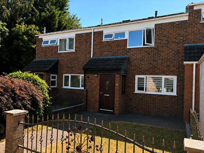 3 Bedroom Terraced House For Sale In Waveney Close, Daventry, Northamptonshire, NN11
