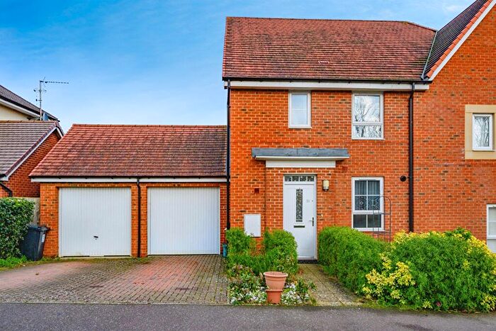 3 Bedroom Semi-Detached House For Sale In Woodwhite Way, Hemel Hempstead, HP2