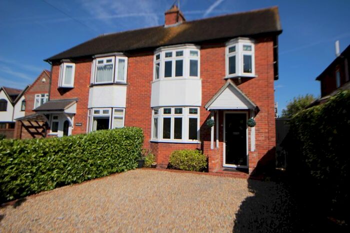 3 Bedroom Semi-Detached House To Rent In Basingstoke Road, Reading, RG7