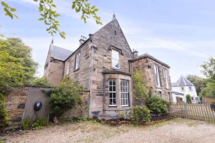 3 Bedroom Flat To Rent In Bonnyrigg Road, Eskbank, Midlothian, EH22