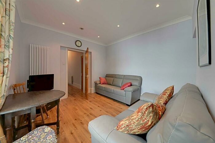 2 Bedroom Flat To Rent In Station Road, Finchley, N3