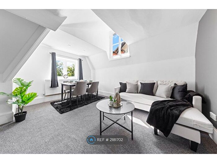 4 Bedroom Flat To Rent In Baltic House, London, SW2