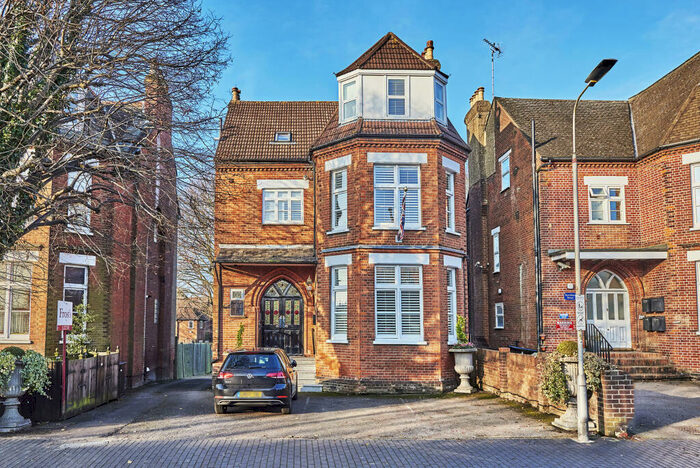 2 Bedroom Apartment To Rent In Beaconsfield Road, St Albans, Hertfordshire, AL1