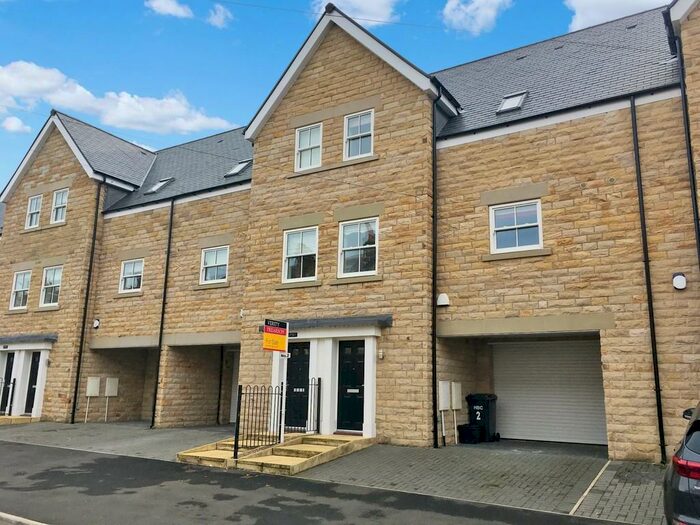 3 Bedroom Town House To Rent In Mornington View, Harrogate, HG1
