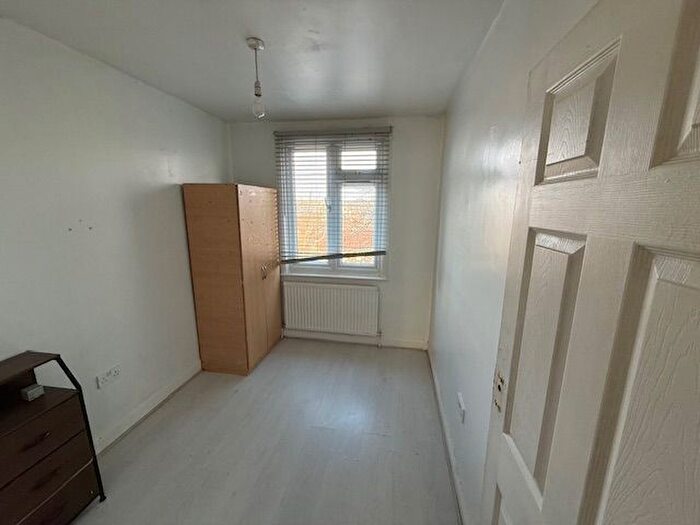 3 Bedroom Terraced House To Rent In Harcourt Street, Luton, LU1