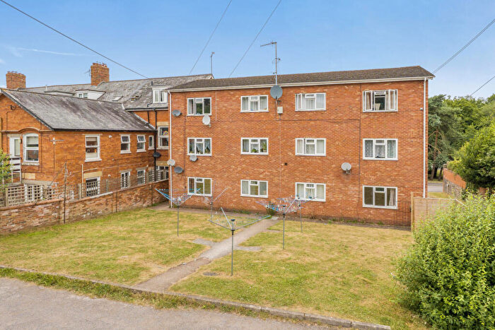 2 Bedroom Flat For Sale In Old Road, Tiverton, Devon, EX16