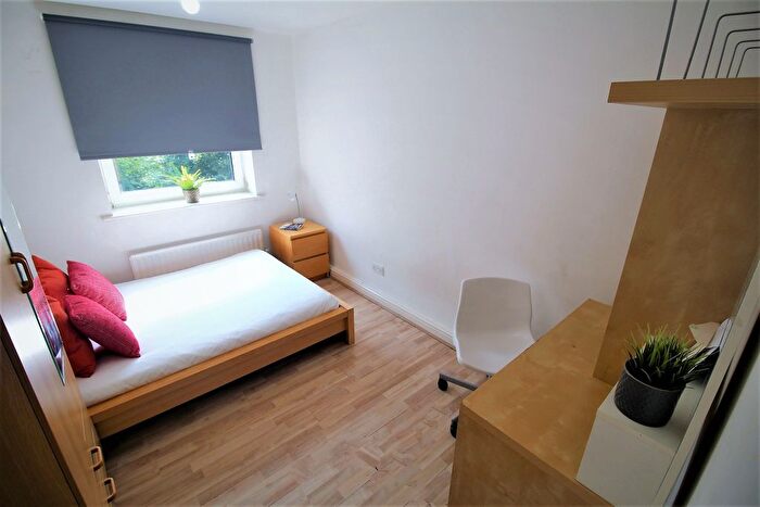 2 Bedroom Flat To Rent In Flat, Clarendon Road, LS2