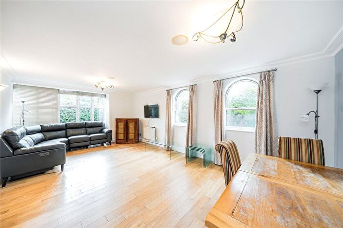 2 Bedroom Flat To Rent In Keble Place, London, SW13