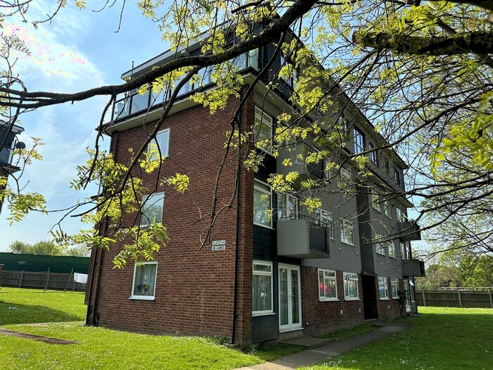 2 Bedroom Flat To Rent In Badminton Close, Northolt Middlesex, UB5