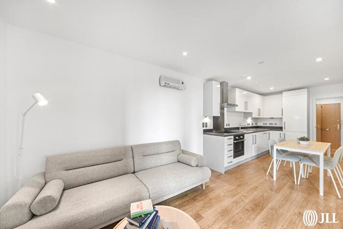 2 Bedroom Apartment To Rent In Ward Road London, E15