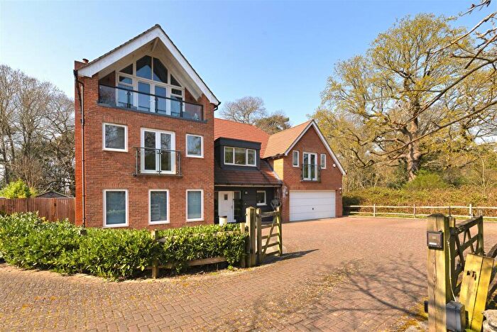 5 Bedroom Detached House For Sale In Woodland Gate Walk, Leybourne Chase, West Malling, ME19