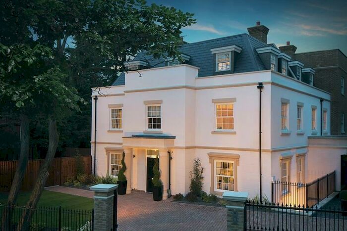 5 Bedroom End Of Terrace House To Rent In Weybridge, Surrey, KT13