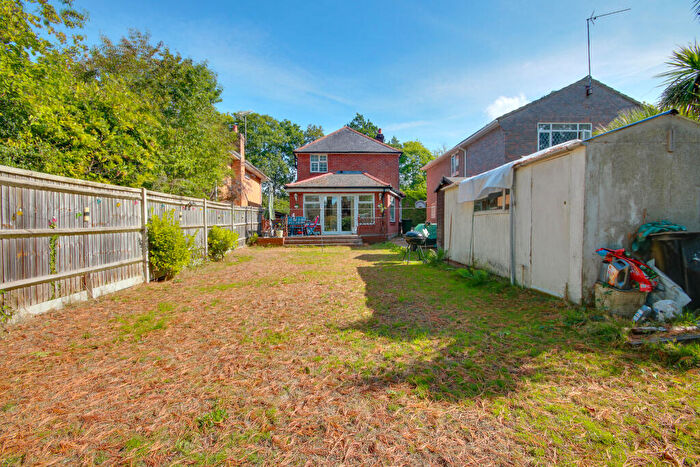 3 Bedroom Detached House For Sale In Guide Price £, -£, West End! Off Road Parking For Up To Four Cars! Stunning Entrance Hallway!, SO30