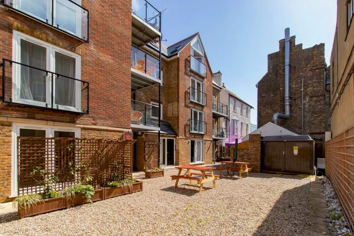 2 Bedroom Flat To Rent In St. Marys Road, Broadstairs, CT10