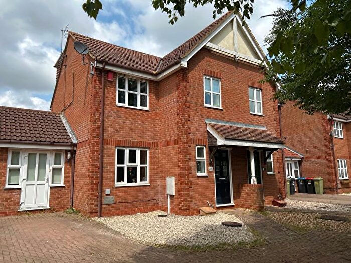 4 Bedroom Semi-Detached House To Rent In Hartland Avenue, Tattenhoe, MK4