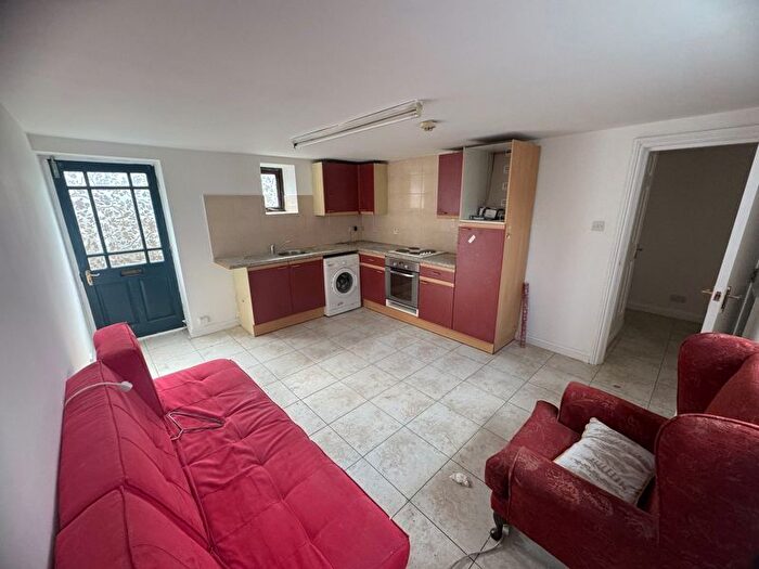 1 Bedroom Flat To Rent In Green Mount, Moldgreen, Huddersfield, HD5