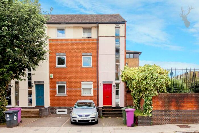 5 Bedroom Town House To Rent In Blondin Street, London, E3
