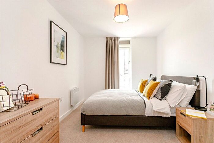 1 Bedroom Flat To Rent In Exchange Square, The Priory Queensway, Birmingham, West Midlands, B4