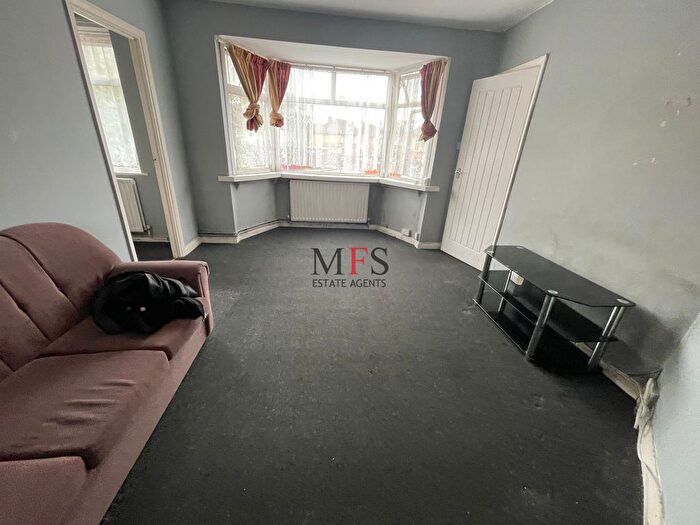 2 Bedroom Flat To Rent In Shakespeare Ave, Hayes, UB4