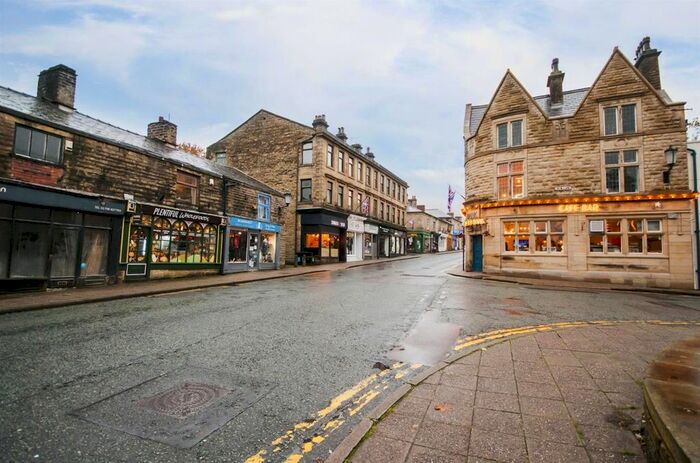 2 Bedroom Flat To Rent In Bridge Street, Ramsbottom, Bury, BL0