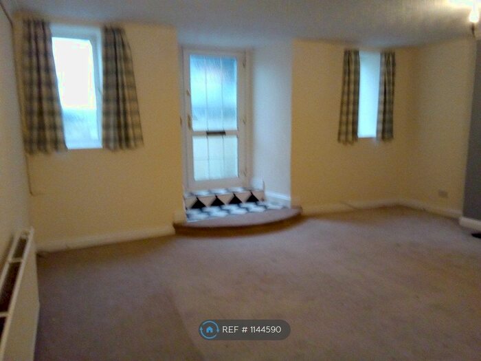 2 Bedroom Flat To Rent In Park Place, Weston Super Mare BS23