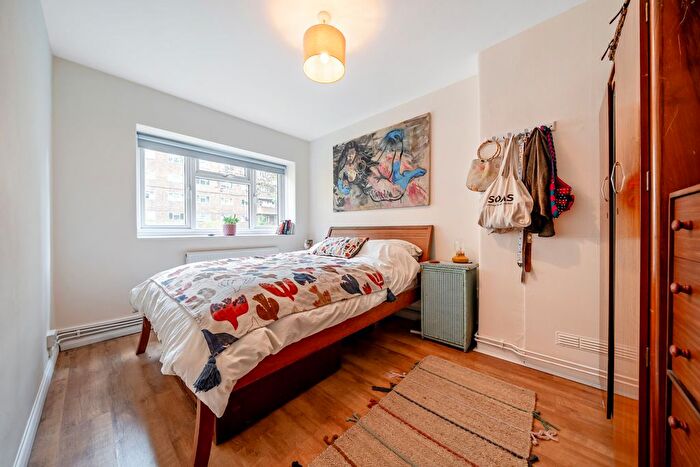 2 Bedroom Flat For Sale In Peckham Rye, London, SE15