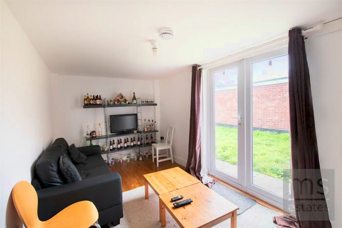 5 Bedroom Terraced House To Rent In Forsythia Gardens, Lenton, Nottingham, NG7
