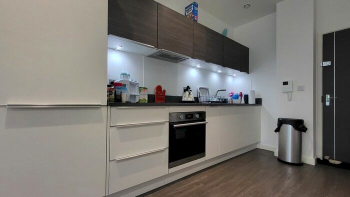 1 Bedroom Flat To Rent In Millennium Way, Bracknell, RG12