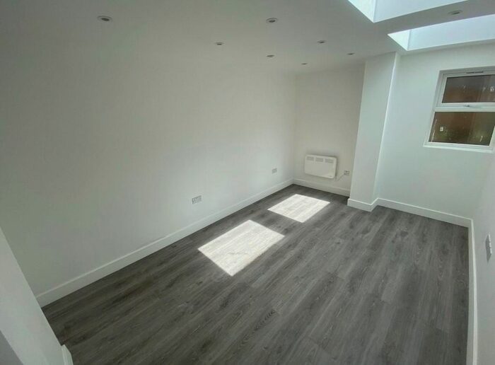 1 Bedroom Property To Rent In Brow Crescent, Orpington, BR5