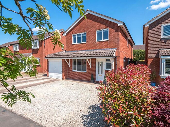 4 Bedroom Detached House For Sale In Dencer Drive, Kenilworth, CV8