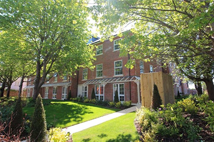 1 Bedroom Apartment For Sale In Clinton Lodge, Queen Elizabeth Avenue, Lymington, Hampshire, SO41