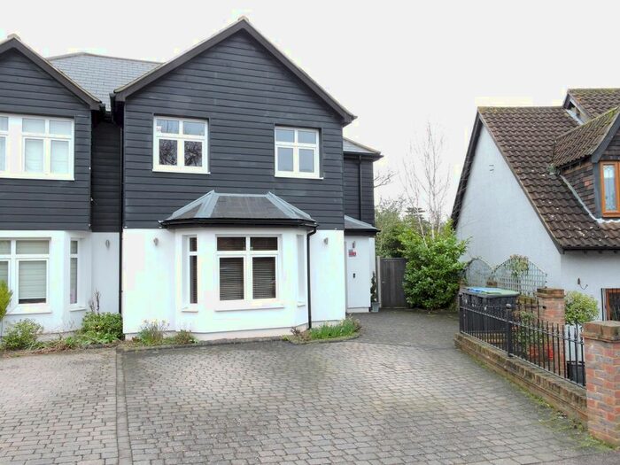 3 Bedroom Semi-Detached House To Rent In Postern Green, Enfield, EN2