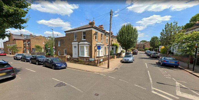 Studio To Rent In Bective Road, London, SW15