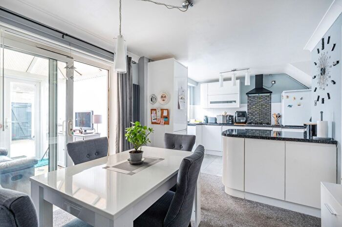 3 Bedroom Terraced House For Sale In Kingfisher Close, Bradwell, NR31