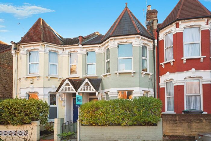2 Bedroom Flat For Sale In Mattison Road, London, N4