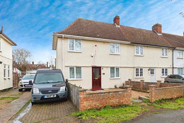 3 Bedroom End Of Terrace House For Sale In Pixmore Avenue, Letchworth Garden City, SG6