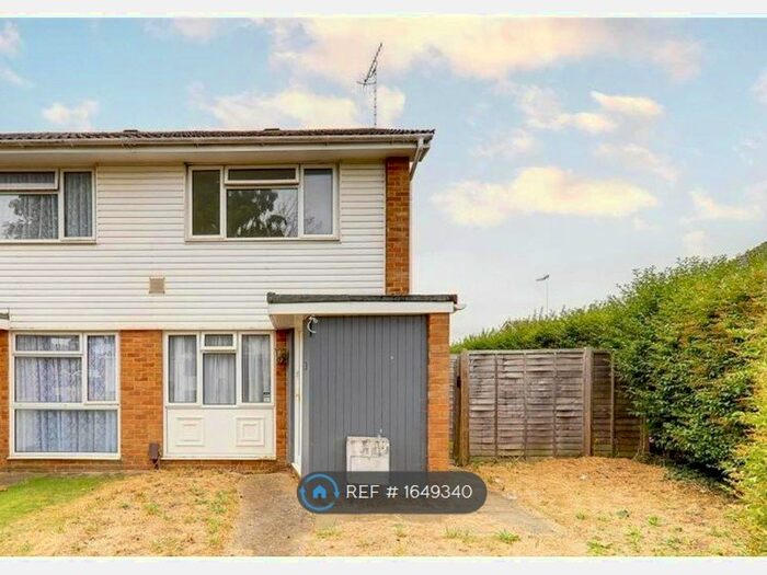 2 Bedroom End Of Terrace House To Rent In Alberta Walk, Worthing, BN13