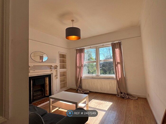 3 Bedroom Flat To Rent In Queens Avenue, London, N10