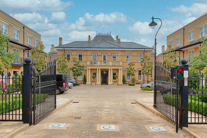 2 Bedroom Flat To Rent In Chamber Park Hill, Wimbledon, SW20