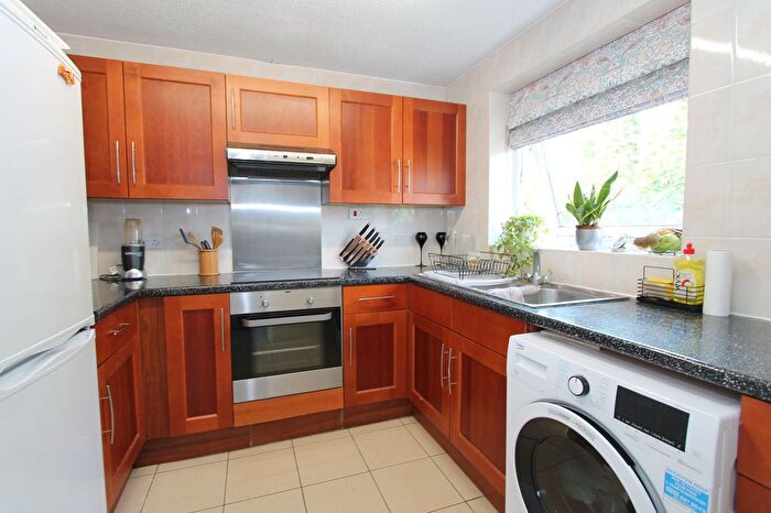 2 Bedroom Flat For Sale In Huxley Close, Northolt, UB5