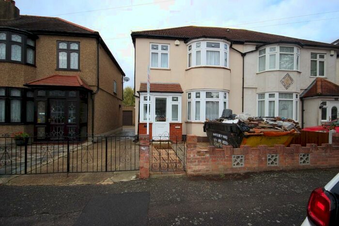 3 Bedroom Semi-Detached House To Rent In Hillcrest Road, Hornchurch, RM11