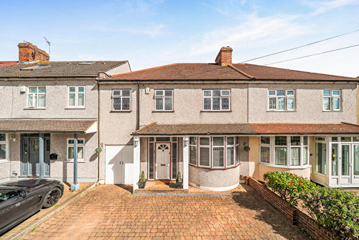 4 Bedroom Semi Detached House For Sale In Alexander Road, Bexleyheath, DA7