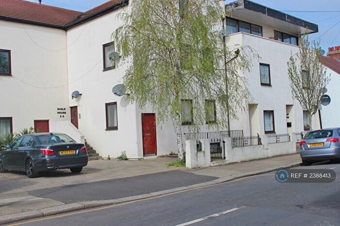 2 Bedroom Flat To Rent In Basle House, Stratford, E15